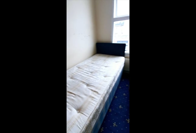 Furnished Single Room With Back Garden View  Main Photo