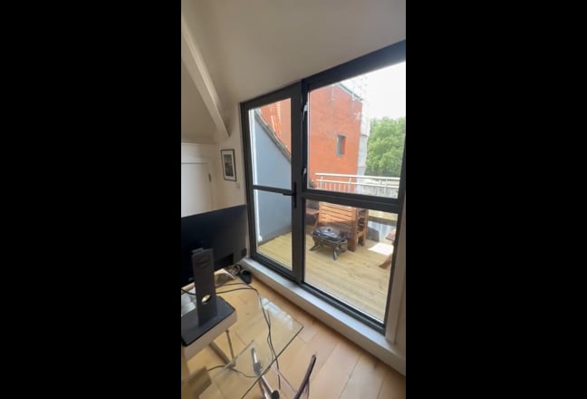 Stunning 2 Bed Penthouse Overlooking Castle Park Main Photo