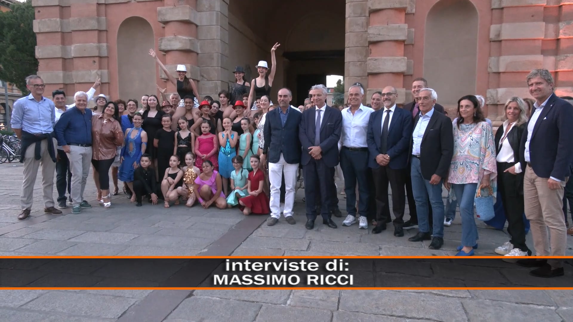 Bella Bologna che balla in piazza XX settembre