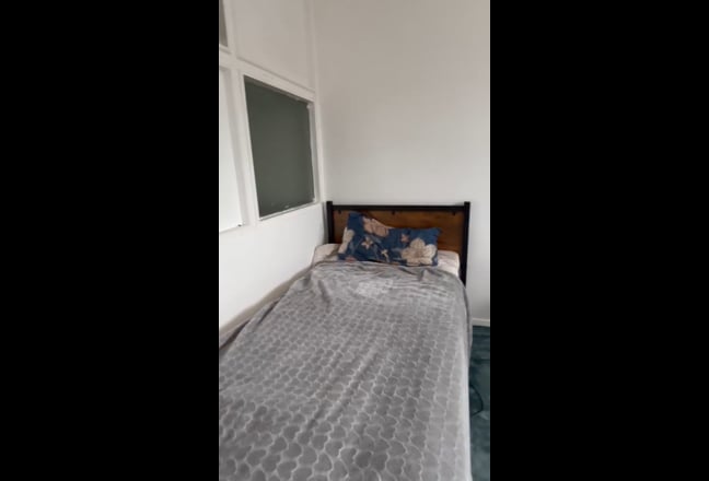 Small single room in 3 bedroom house  Main Photo
