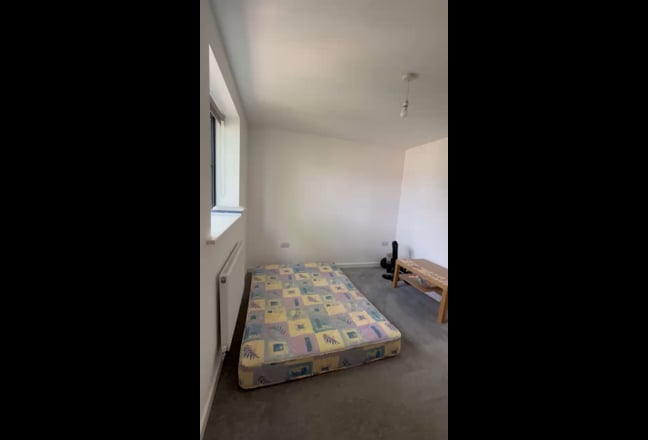 Double Bed room for rent in Chippenham Main Photo