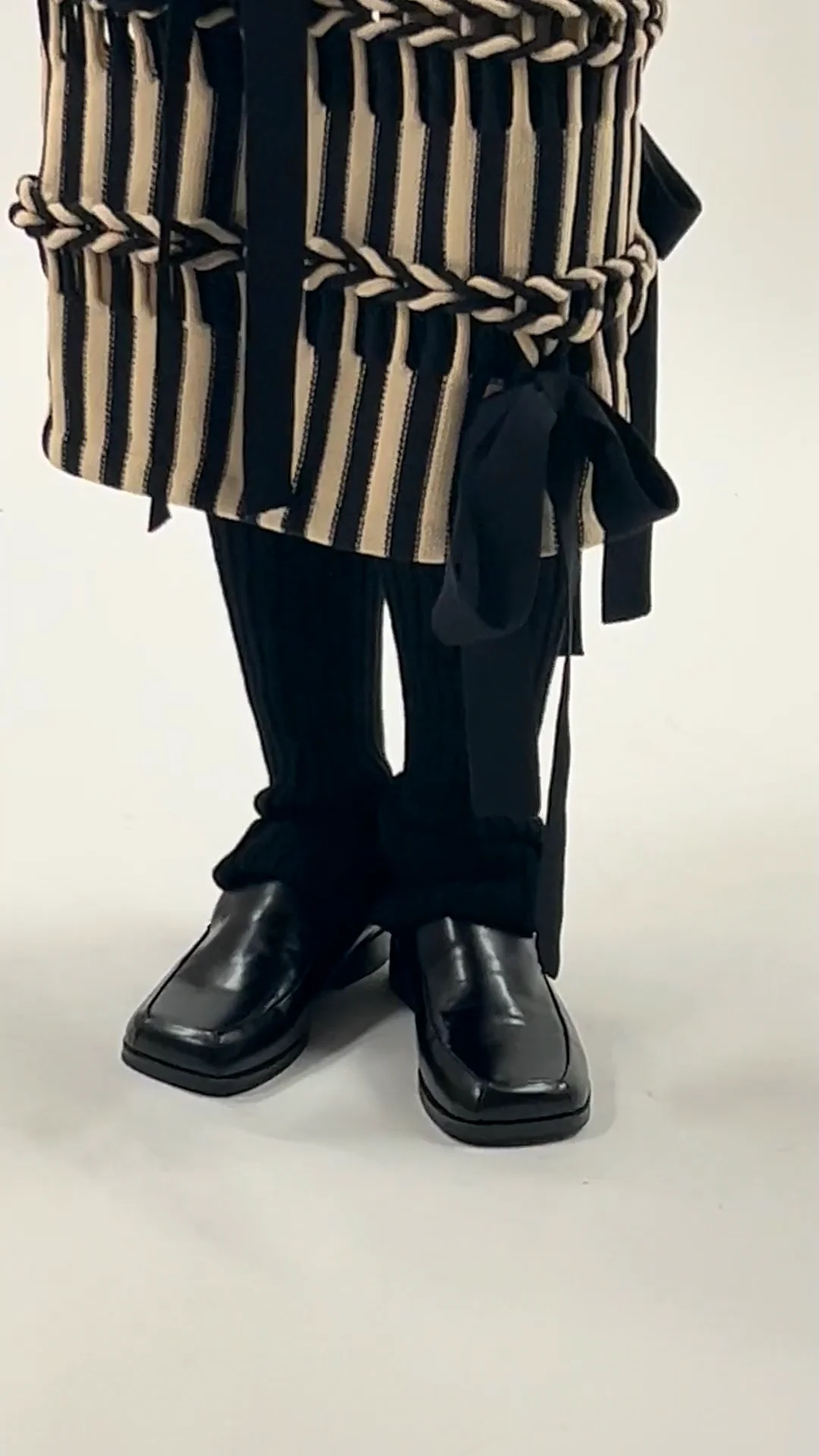 Design Stories -Braids Stripe Knitted Vest & Skirt- | leinwände