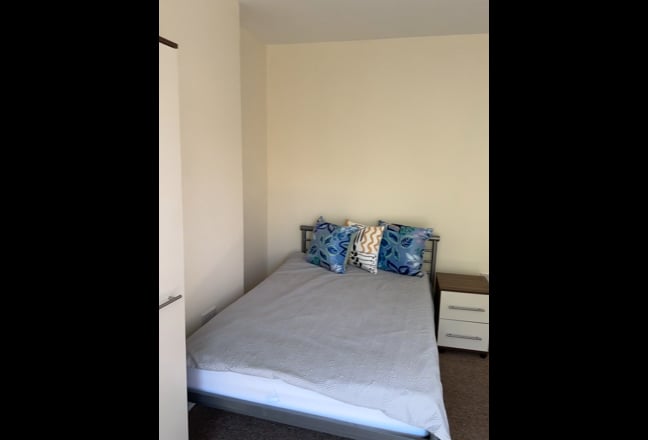 Modern House Share Chessington  Main Photo