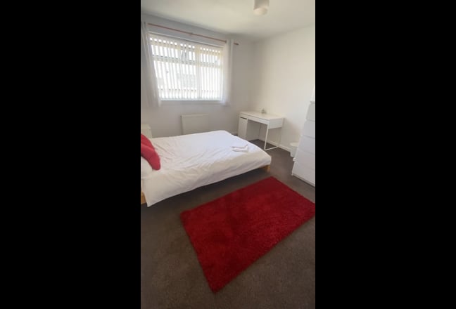 Double Room available Sept-Bills Incl-No Deposit Main Photo