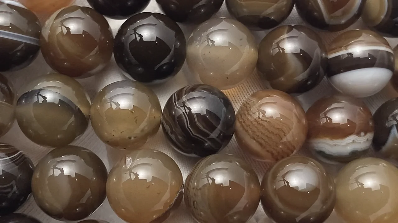 ブラウンストライプアゲート ラウンド12mm 1連（約36cm）｜天然石