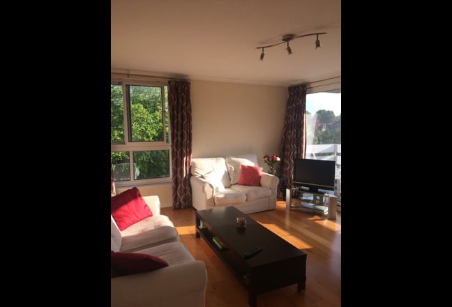 Putney double bedroom Main Photo
