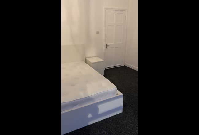 Room to Let in newly refurbished Maisonette  Main Photo
