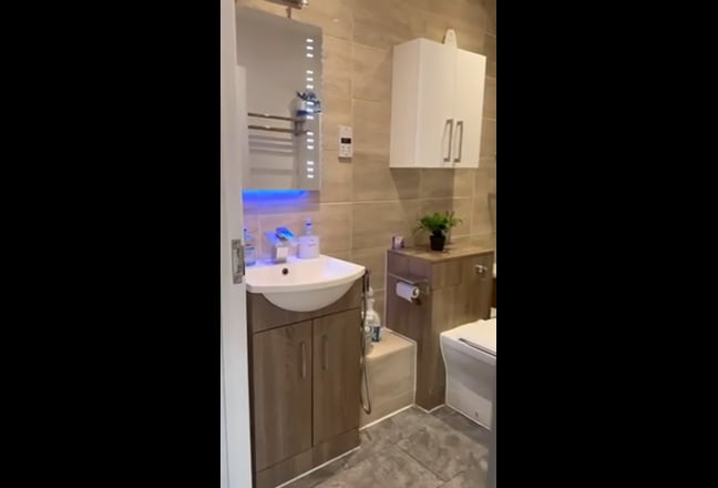 UB5 Luxurious Huge Double Bedroom with Ensuite Main Photo