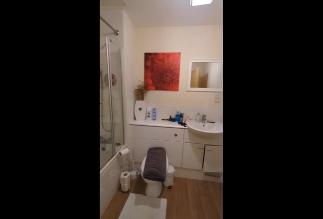 Double Room Modern Flat - All Bills Paid Main Photo