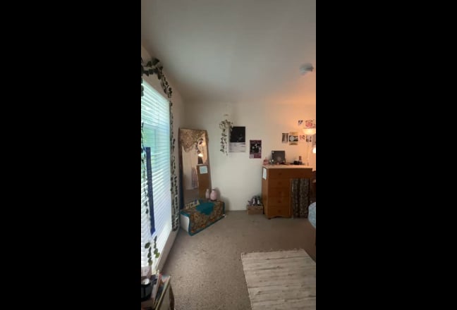 Looking for a Christian female roommate  Main Photo