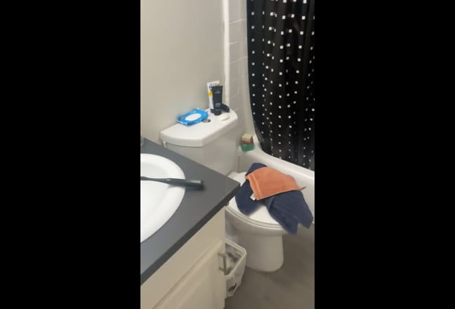 1 private room w/ shared bathroom in downtown riv  Main Photo
