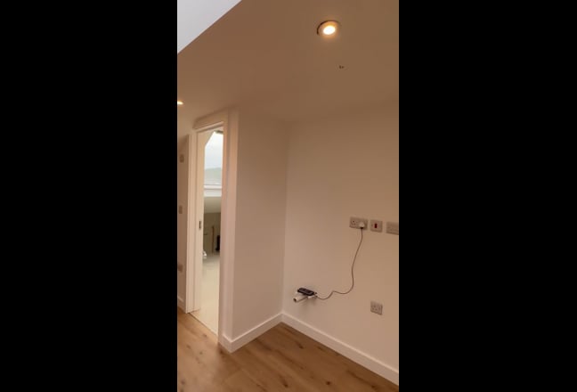    Newly Refurbished 2‑Bedroom– Modern & Bright Main Photo