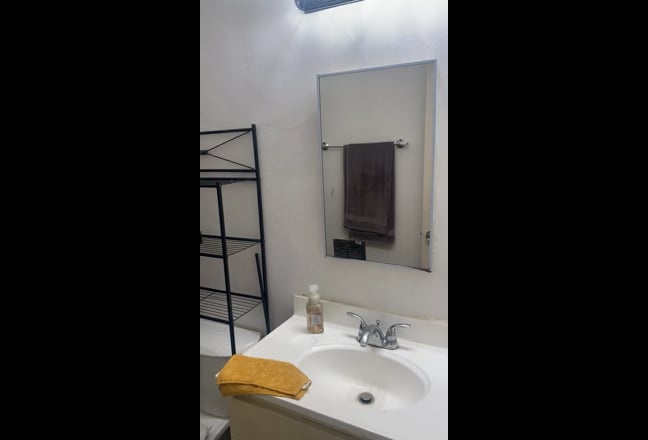 Bedroom for rent Main Photo