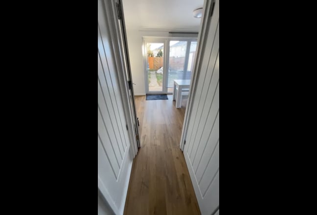 Rarely available | only 2 people per bathroom Main Photo