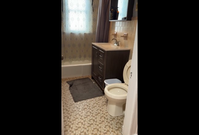 Private Room w/ Lock – Near Red Line! Main Photo