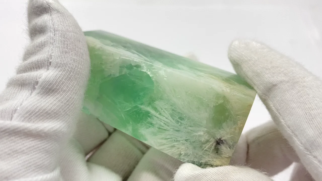 動画】【1点もの】エンジェルフェザーフローライト ポイント(四角柱) 1