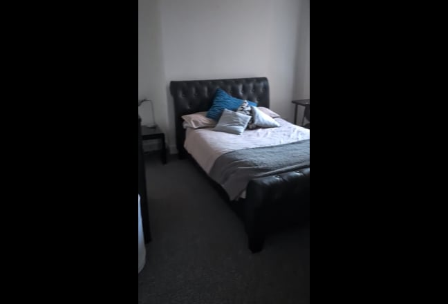 Large double room in 2-bed Tooting flat w/ garden Main Photo