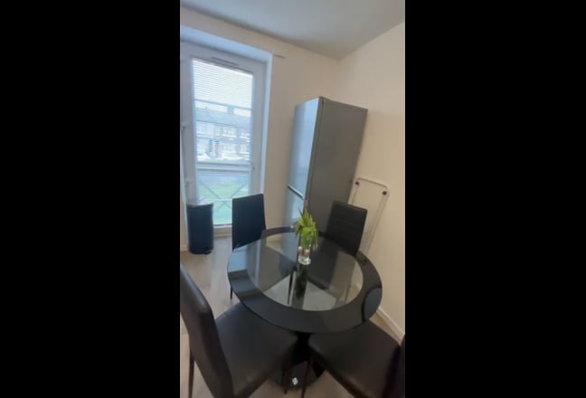 Stylish Double Room Available in Modern 2-Bed F Main Photo