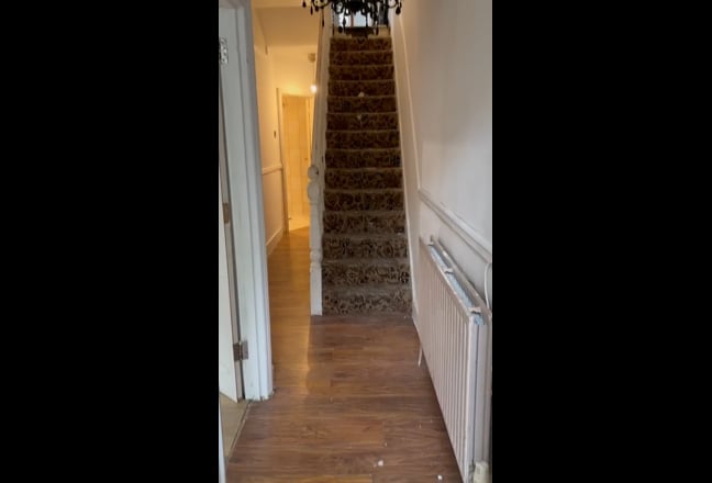 2 large double rooms available good 4 privacy  Main Photo