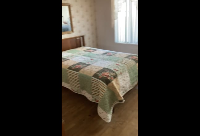 Furnished room for rent Main Photo