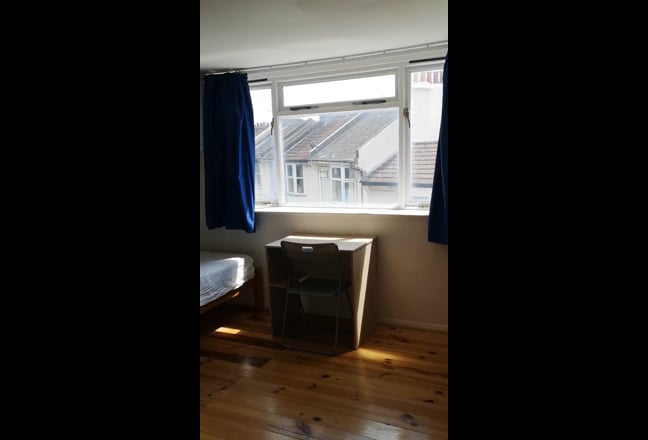 Spacious Double Room in 2 bed Maisonette BN2 3FA Main Photo