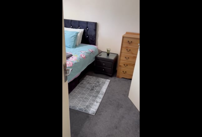 Single bedroom 2 minutes walk to NewCross hospital Main Photo