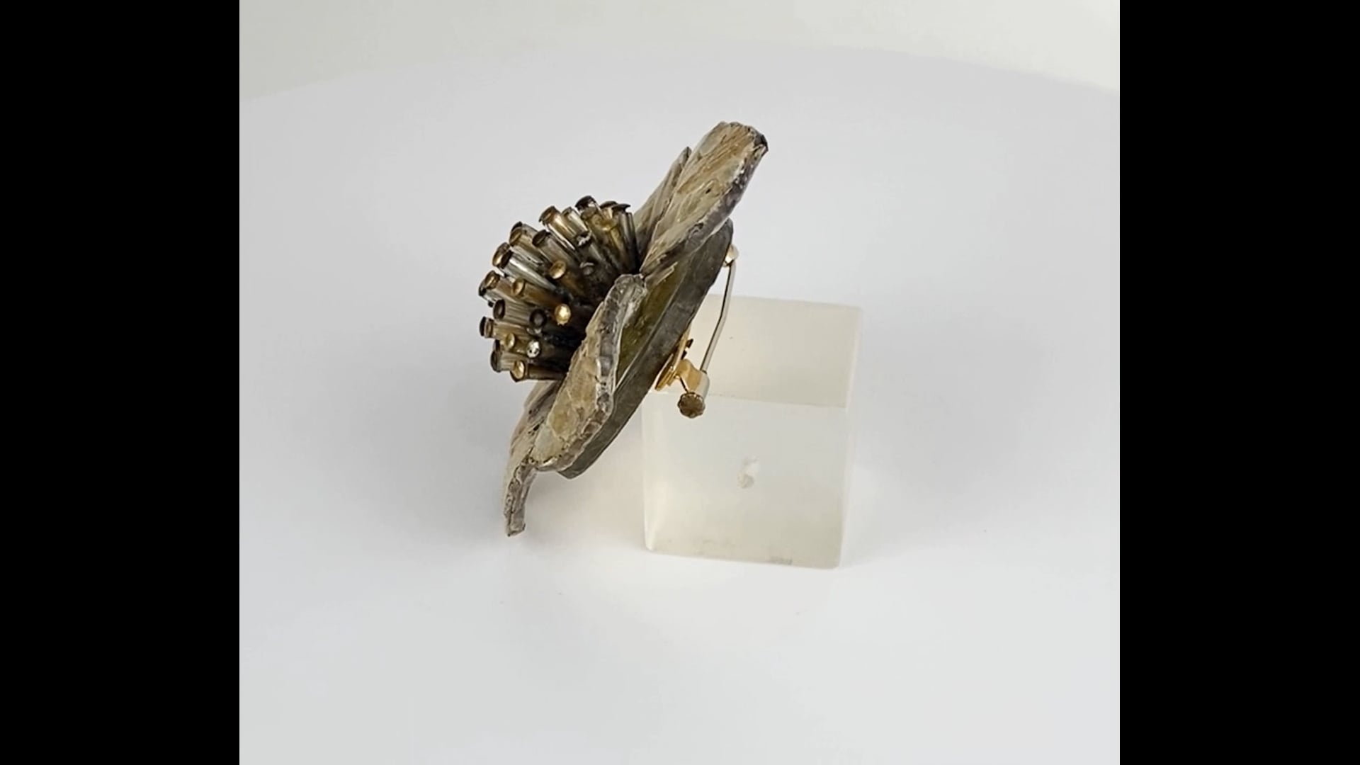 Broche Fleur Vintage En Talosel - Marque Monique Vedie Années 1950, Occasion En Parfait état, France