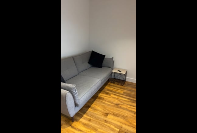 Bright, Cozy Flat in Great Location of Dunstable Main Photo