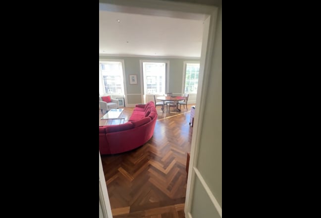 Amazing One-Bedroom Flat in Prestigious Belgravia Main Photo