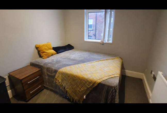 Lovely Double Room  🏠Friendly House Share Main Photo