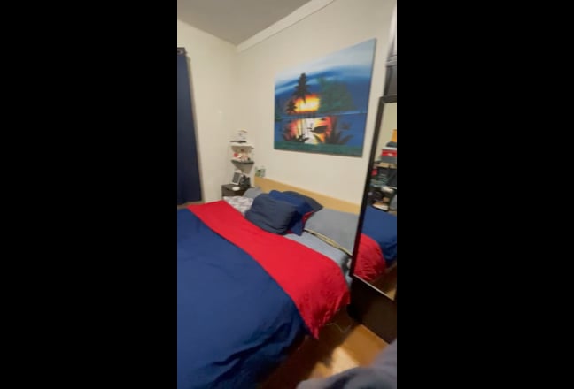 Jumbo Room w/ King Size Bed, E/J Trains + L.I.R.R Main Photo