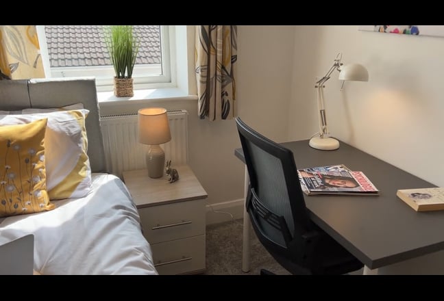 Really Friendly, Immaculate Home! :)  Main Photo