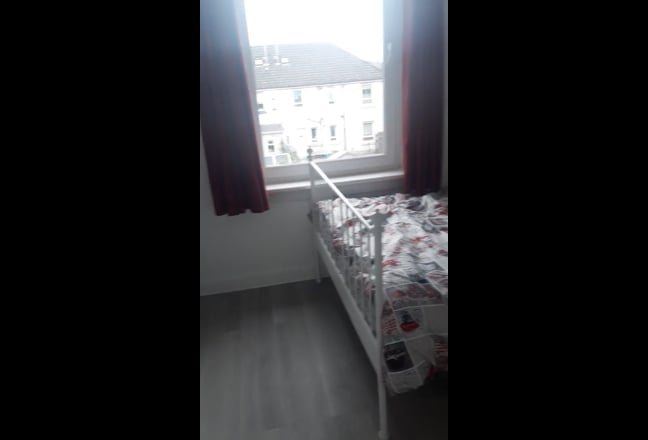 Room Available in Flat Close to West End/City Main Photo