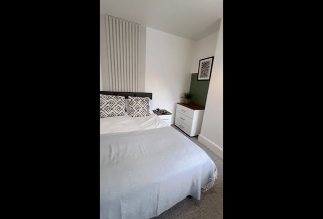 Stylish Double Room - Short Walk to Centre  Main Photo