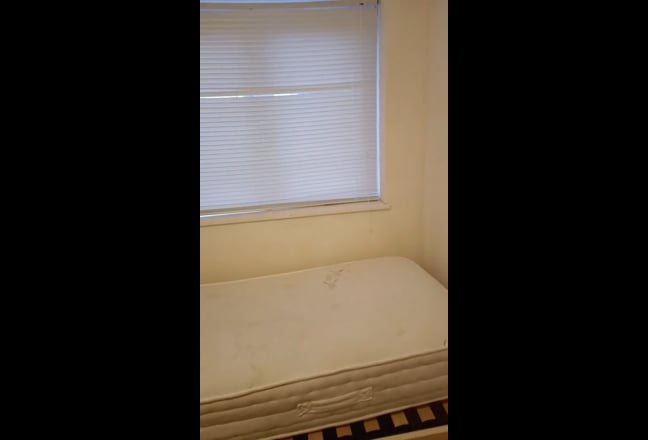 Newly refurbished Single Bedroom/HMO-Furnished Main Photo