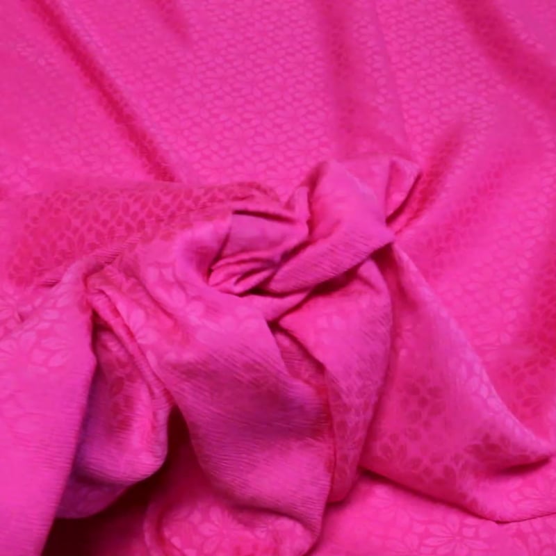 Vidéo: Satin crinckle 100% soie jacquard - Fleur rose fluo Vidéo: Satin crinckle 100% soie jacquard - Fleur rose fluo