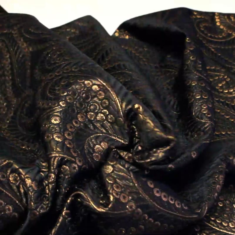 Vidéo: Brocart de soie - Motif baroque à pois bronze & noir