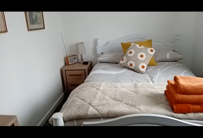 Double room to let at Hillside Crescent in Puriton Main Photo