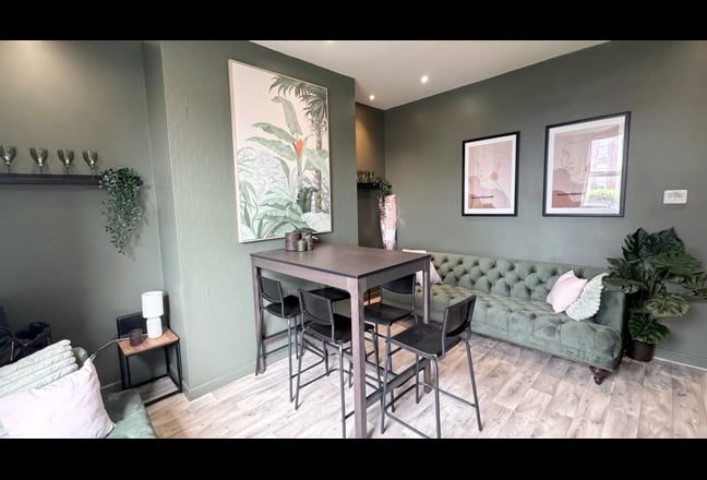 Video 1: Lounge