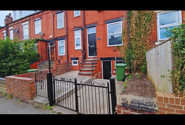 Newly refurbished 2 bed terrace house Main Photo