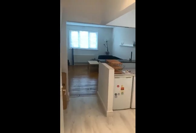 Room available in 2 bedroom flat Main Photo