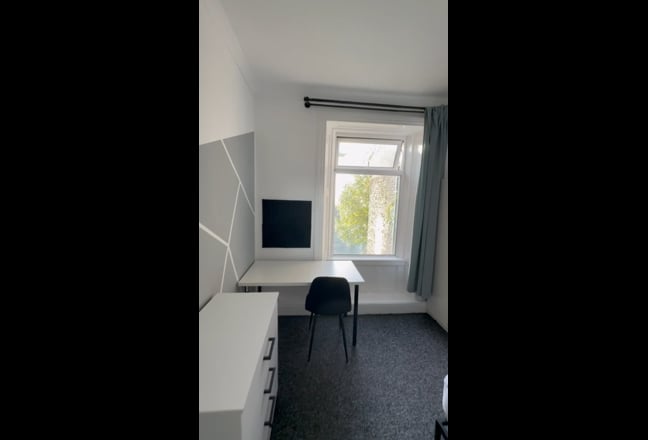 Cosy room in recently refurbished house Main Photo
