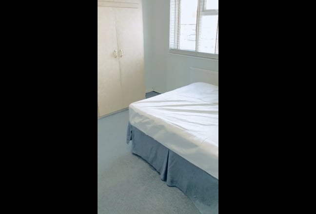 Modern 1 Bedroom Flat 📍'RG1 ' Prime Town Centre📍 Main Photo