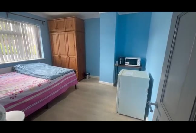 Double Bedroom with En-Suite Bathroom Main Photo