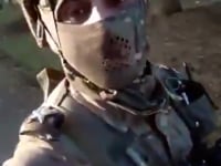 مقطع  مرئي يؤكد وجود مقاتلي إدارة العمليات العسكرية داخل بلدة الكركات في محافظة حماه