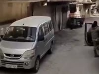 لقطات ترصد انتشار قوى الأمن العام في حي الدعتور في مدينة اللاذقية