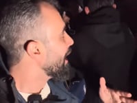 مقطع ميداني يوثق لحظة خروج المعتقلين من سجن البالونة العسكري في محافظة حمص