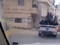 انتشار دوريات قوى الأمن العام في حي الدعتور في مدينة اللاذقية