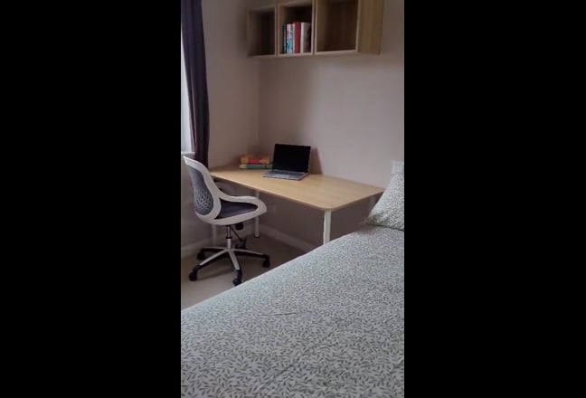 Bright and modern Double room for Student Main Photo
