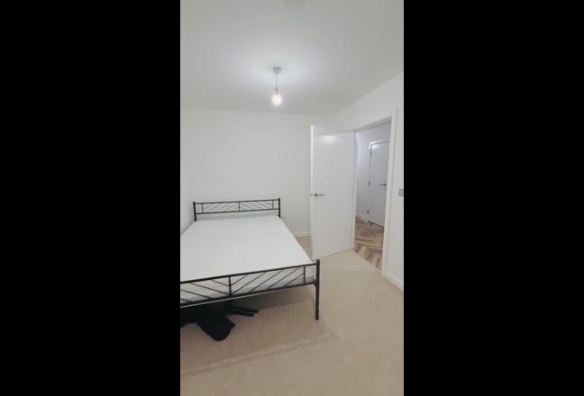Room Available – £900/month – All Bills Included – Main Photo